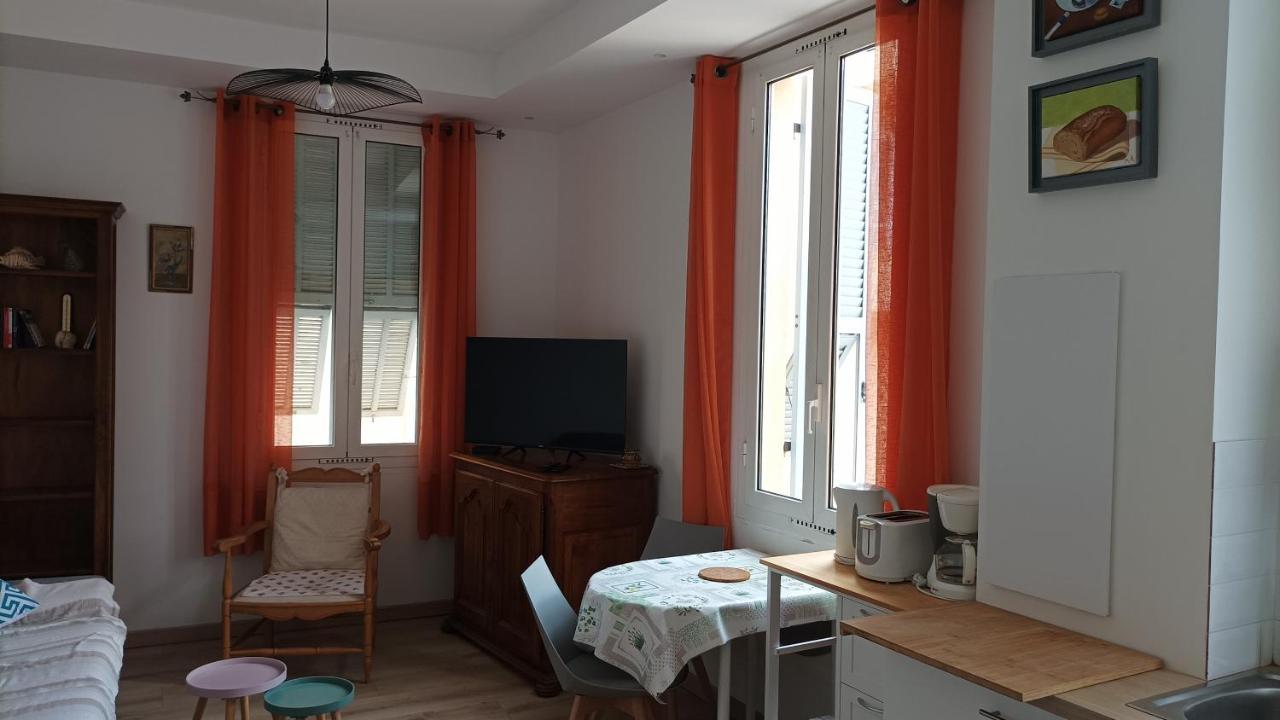 Proche Place Aux Herbes Et Parvis Basilique St Michel Apartment